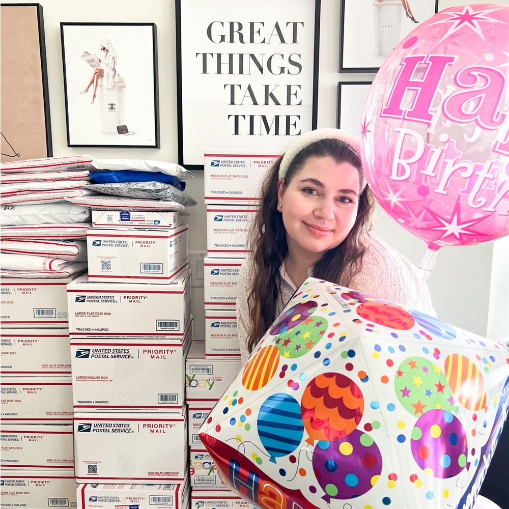 🚨 I AM LIVE 👀 Like this post to be notified when I go live 💗 - Picture 12 of 13